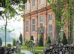 Win a Stay at the PIG-Bridge Place Including Breakfast & Dinner